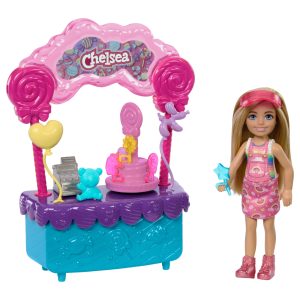 Barbie  Poupée Chelsea et Kiosque à Sucettes et Bonbons. 10Éléments