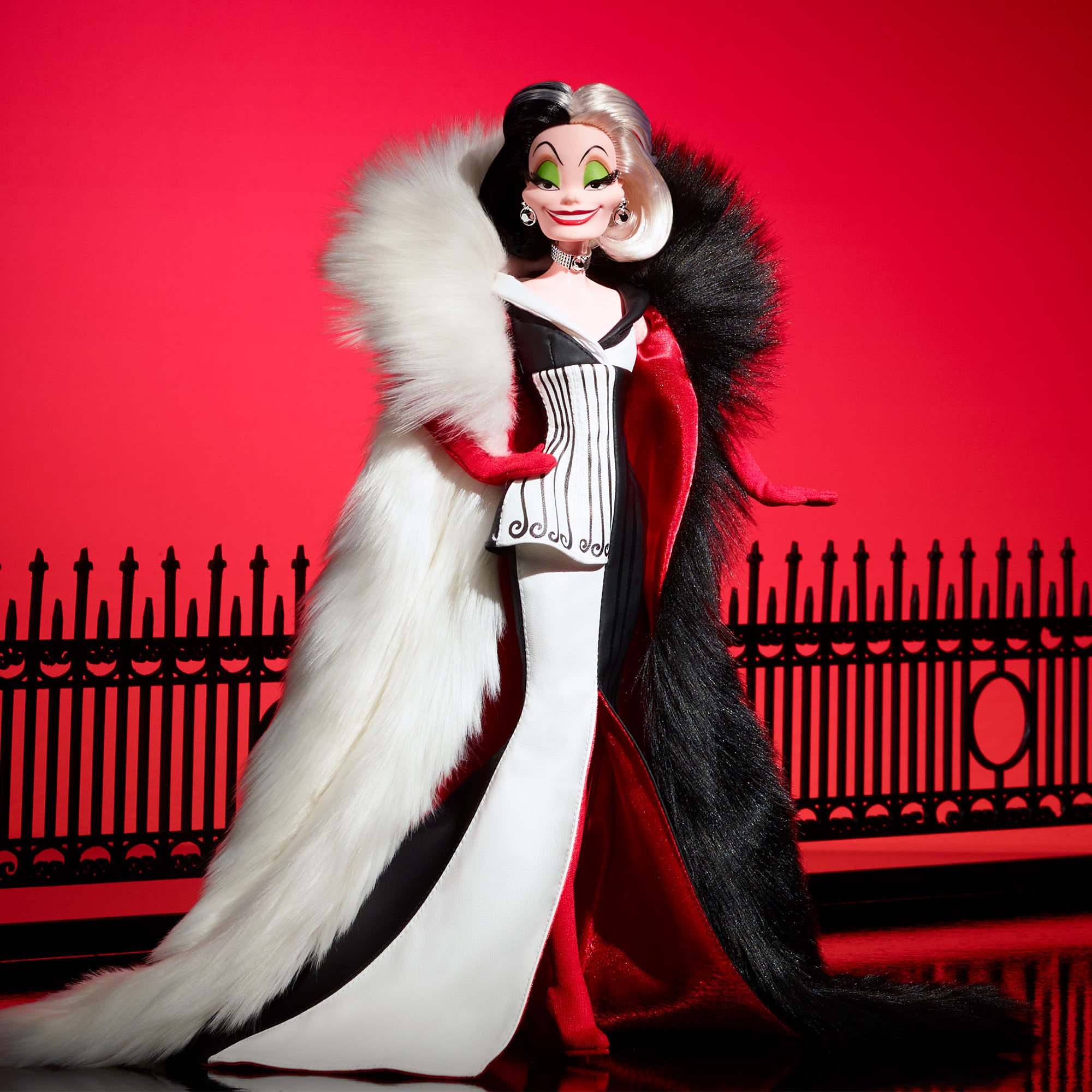 Disney Darkness Descends Cruella De Vil Doll